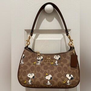 NWT Coach X Peanuts Teri Shoulder Bag In Signature Canvas With Snoopy Print
